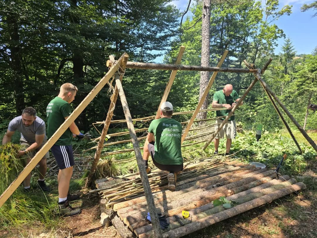 Vikend preživetja v divjini v Sloveniji: Dva dneva, ki spremenita vaš pogled na naravo
